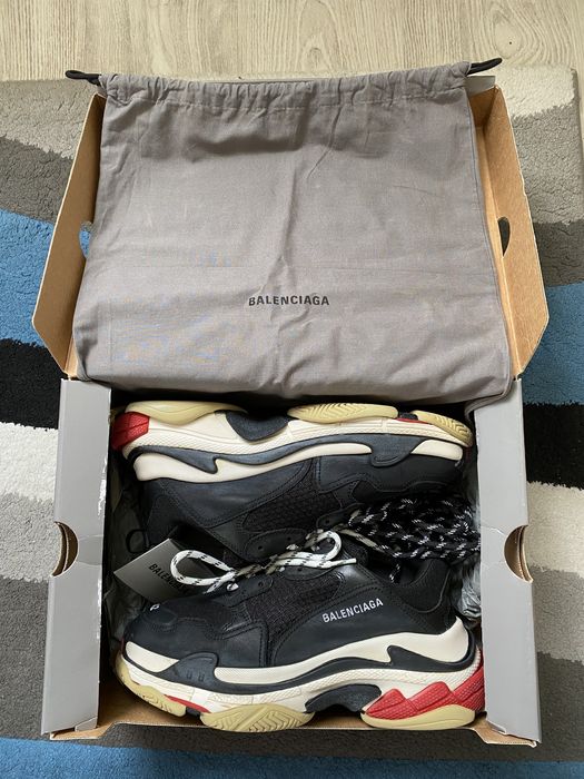 WTS Balenciaga Triple S Bred size 42