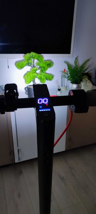 Trotineta electrica noua 0km AovoPro ver 10.5Ah cu autonomie extinsa