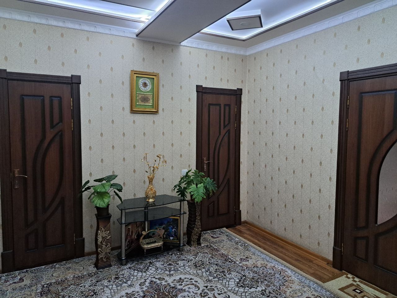 Квартира сотилади 100кв 3 хона.евро ремонт .жихозлари билан.