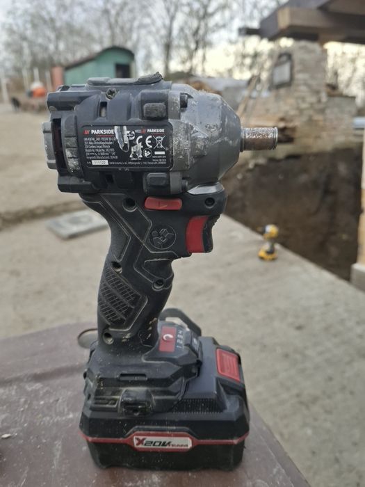 Mașină de insurubat cu impact Parkide + acumulator de 4 A