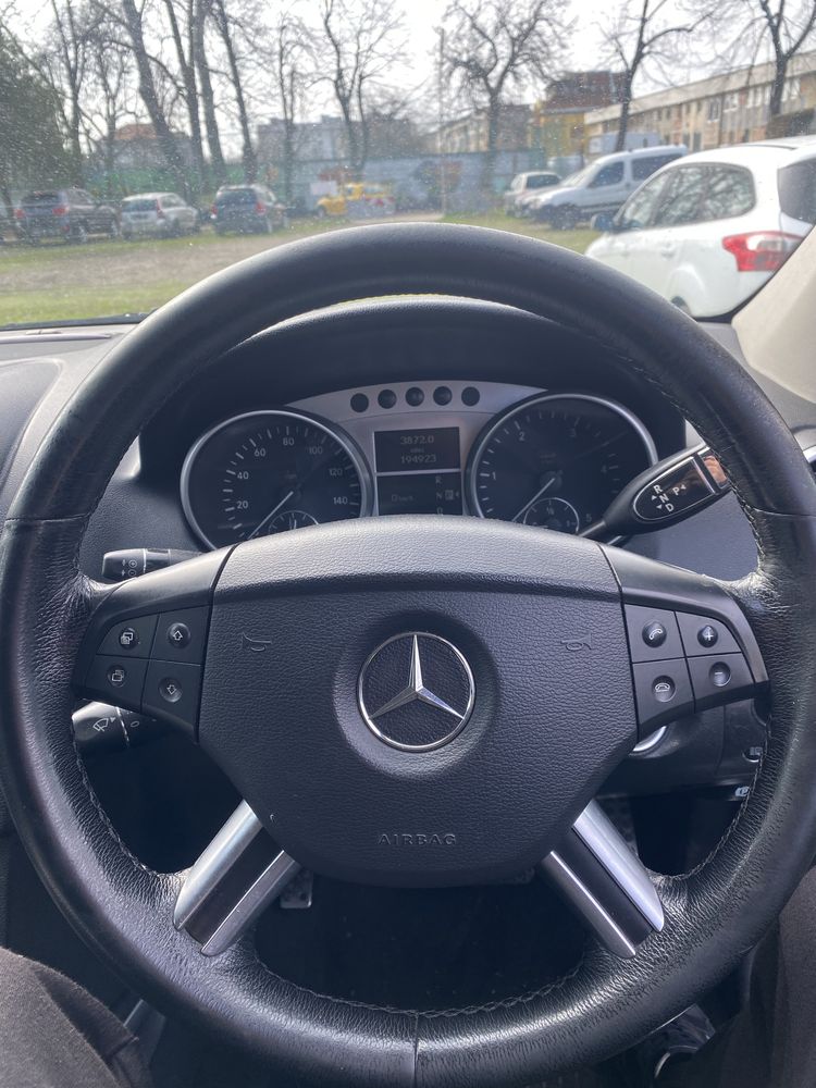 Централна конзола , волан, радио, навигация Mercedes ML w164