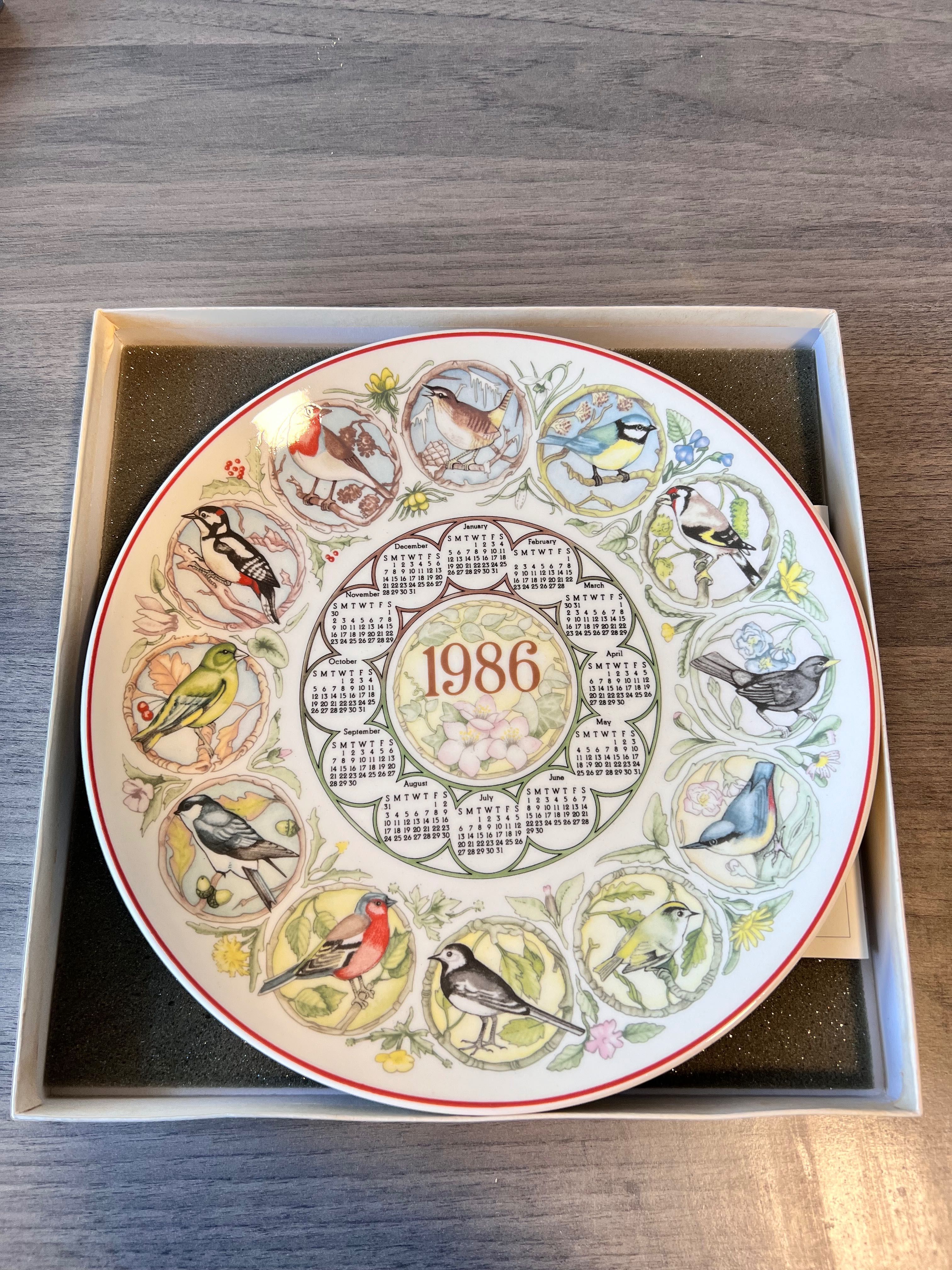 Wedgwood календарни чинии