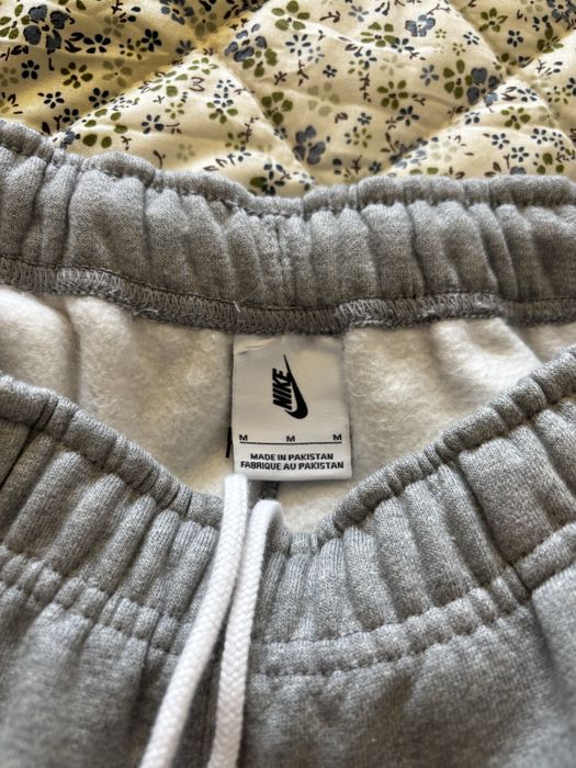 Продавам-Анцунг Nike Solo Swoosh