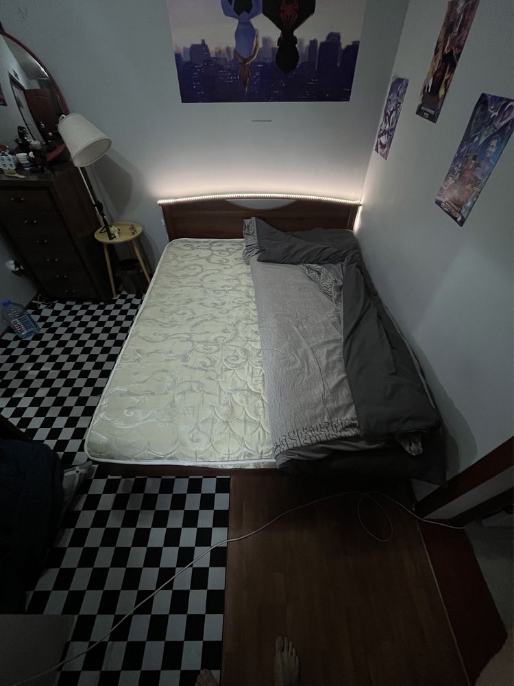 Кровать двуспальная + матрац