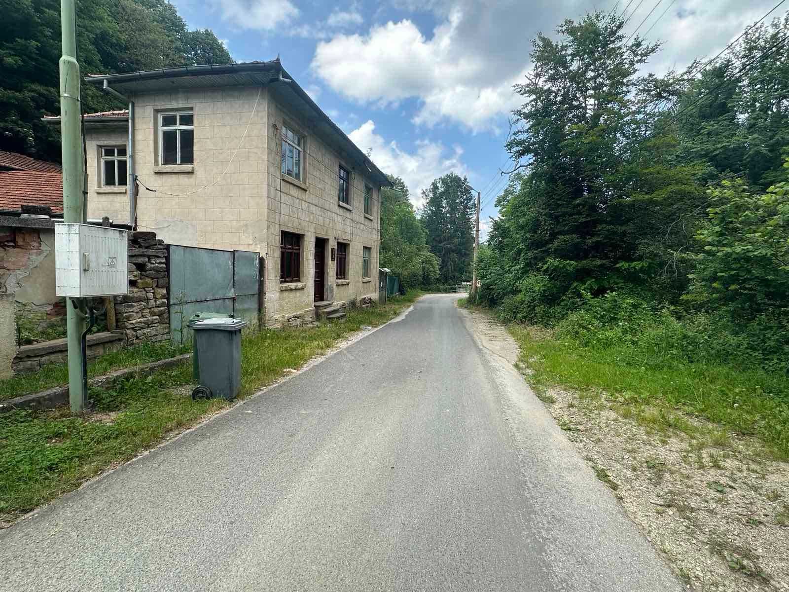 Къща/Вила в кв. Зеленика, с. Бели Осъм, гр. Троян
