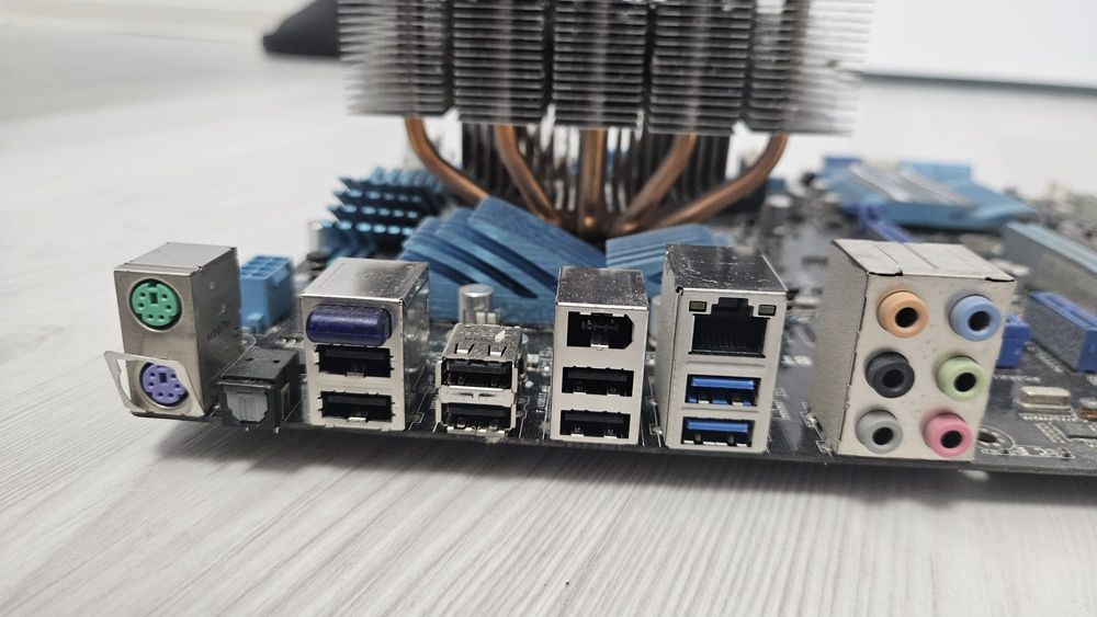 Kit PC- procesor i7 2600k, placa de baza asus, radiator