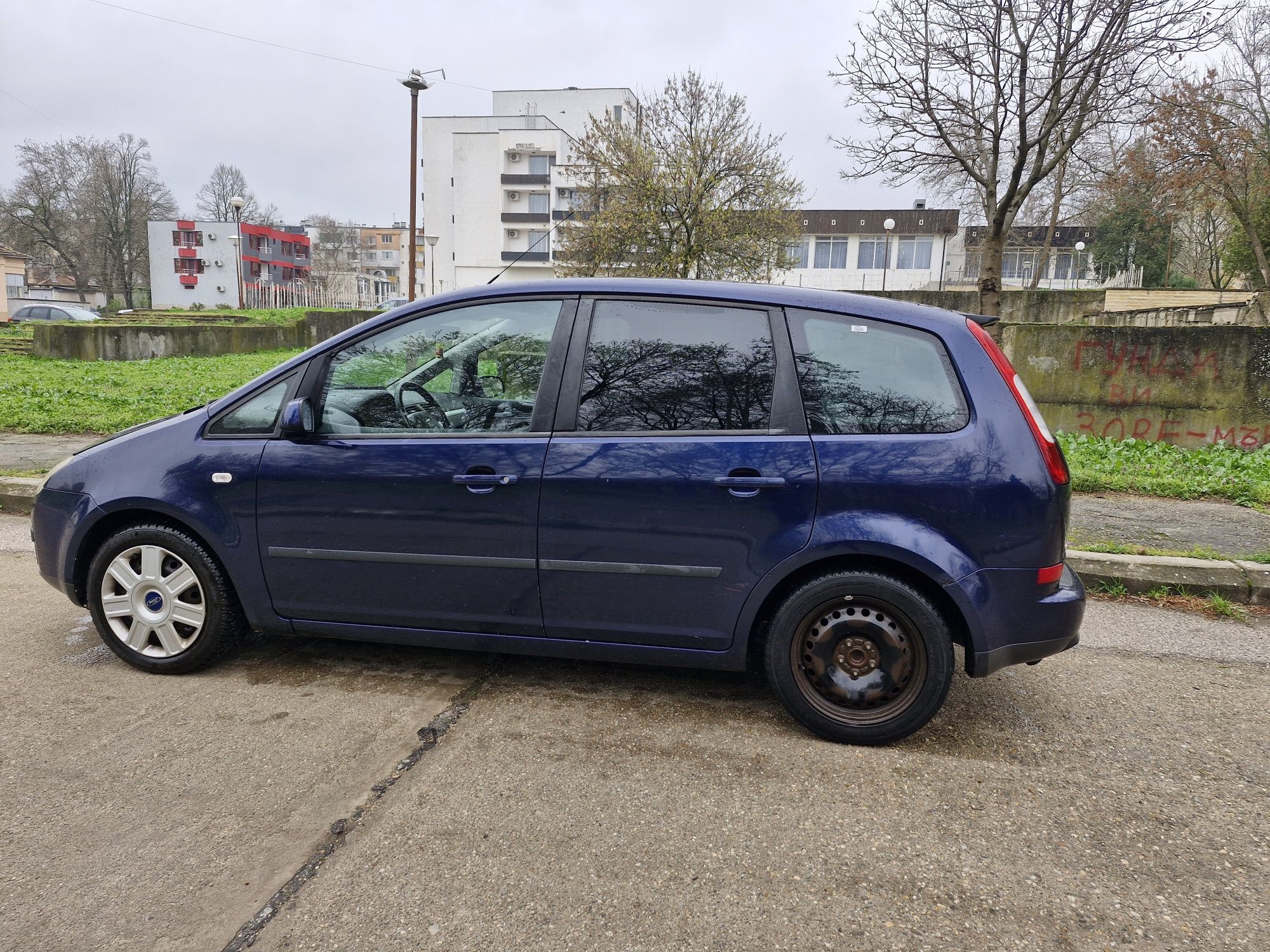 Продавам Ford C Max