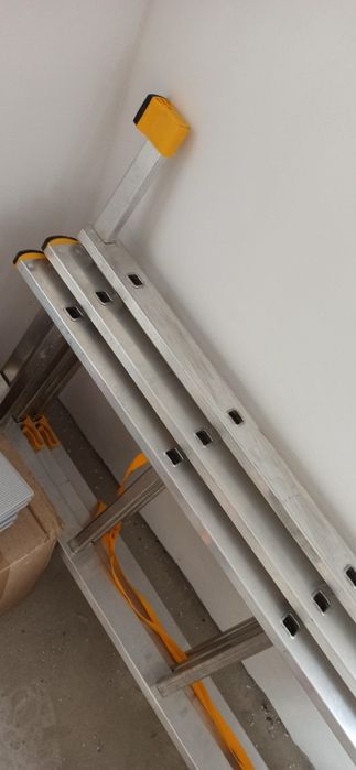 Scară aluminiu 3 tronsoane x 9 trepte