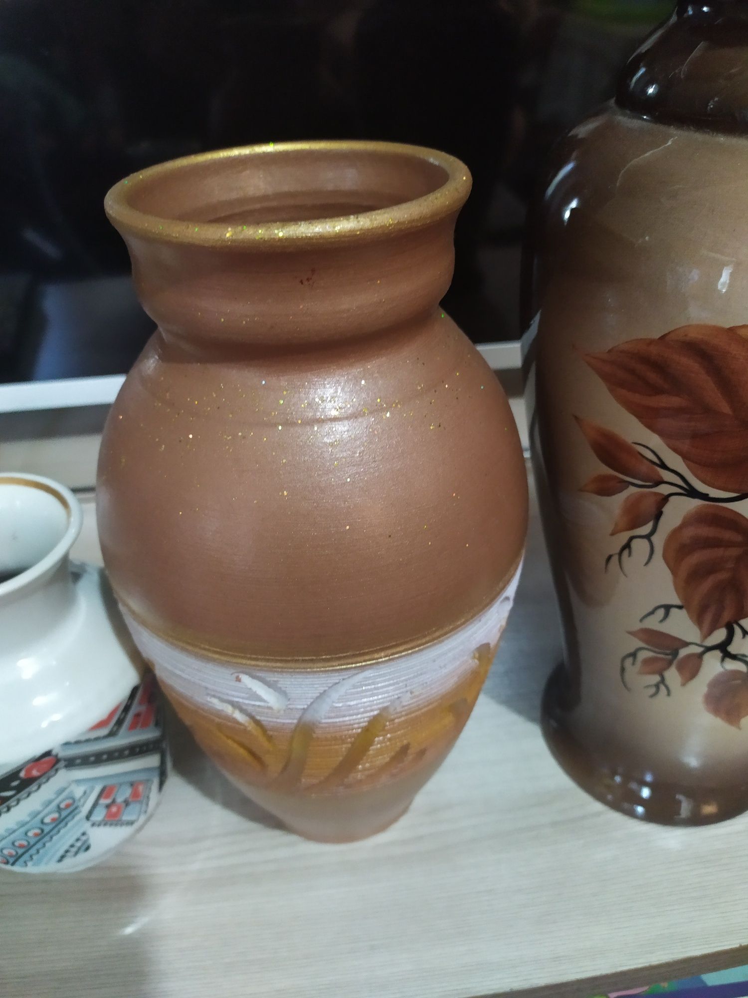 Продам две вазы.