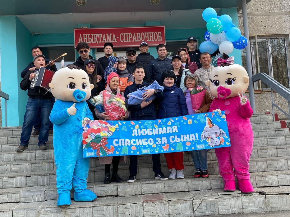 Яркий Новинки 2 Мишки поздравление... Выписка и з роддома. Предложение
