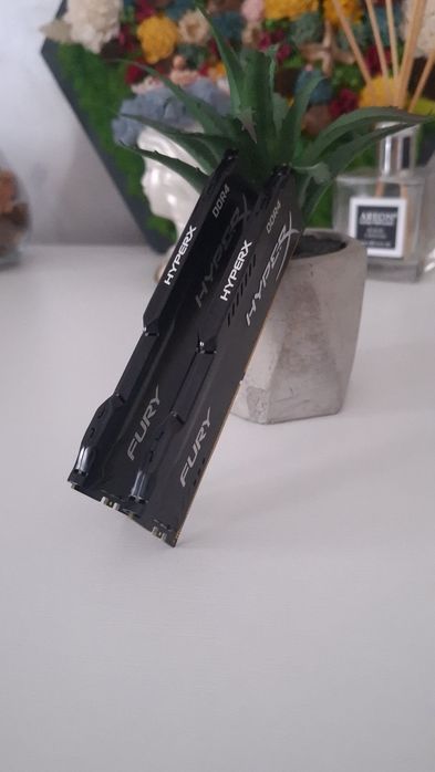 Stick uri de ram RGB 8 gb ddr 4 cl 16 3200 mhz