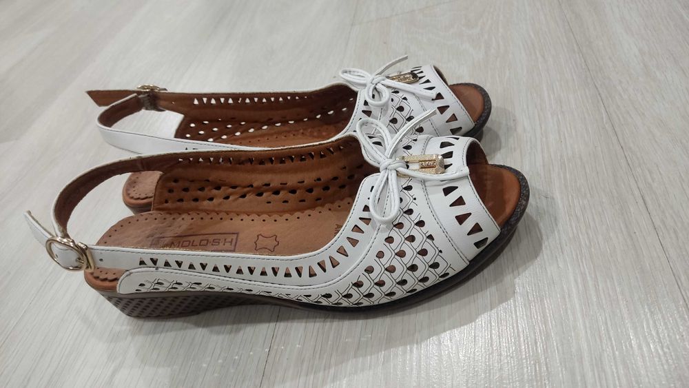 Продам босоножки