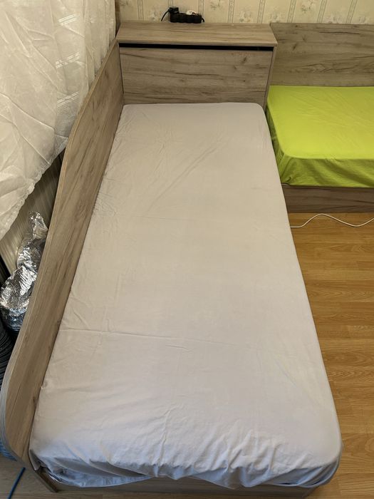 Продавам две ъглови легла с ракла