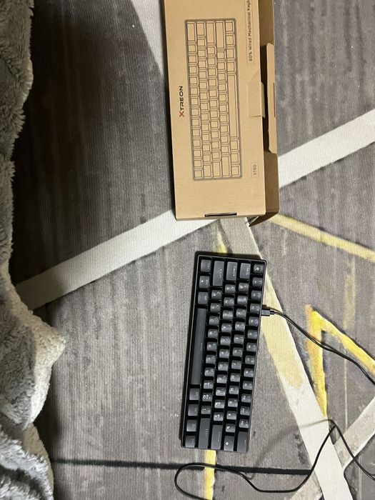 Клавиатура наушники и мышь