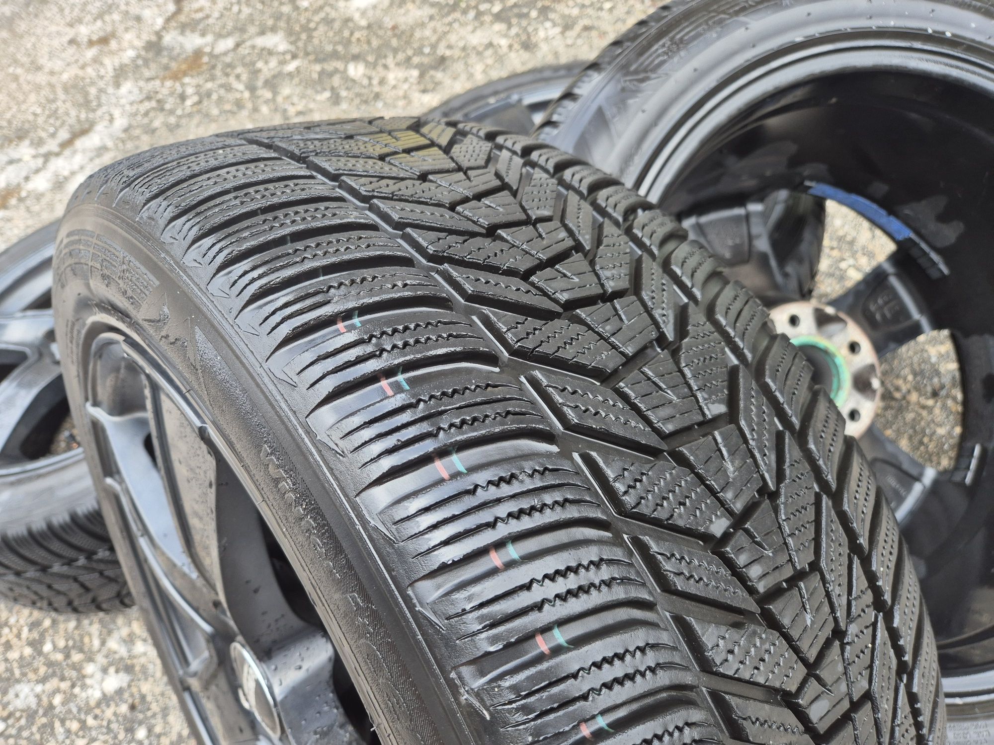 4бр. 255/45/18 гуми Hankook Winter icept evo3 зимни
