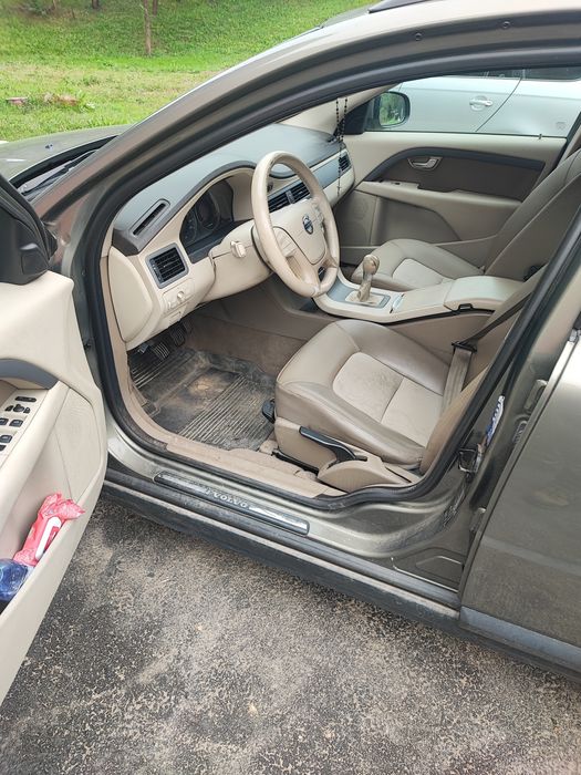 Vând Volvo  V 70