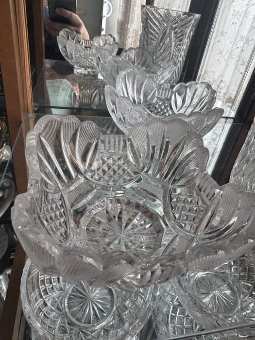 Хрустальные вазы.