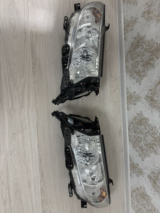 Продам передние фары