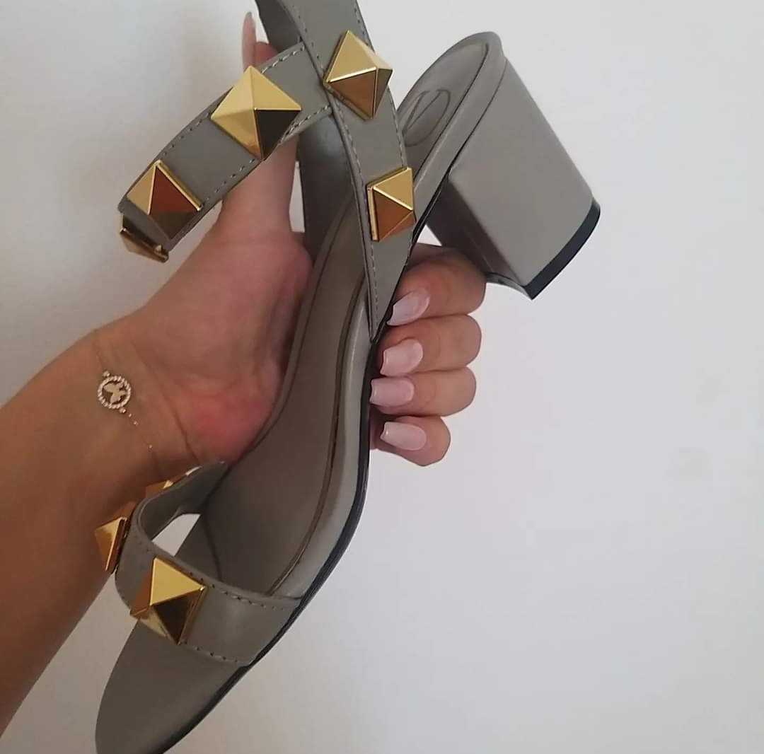 Sandale Valentino piele gri cu nituri marimea 35 36