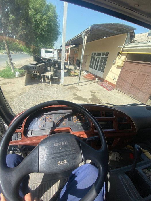 Исузи   GIGA сотилади 2011й