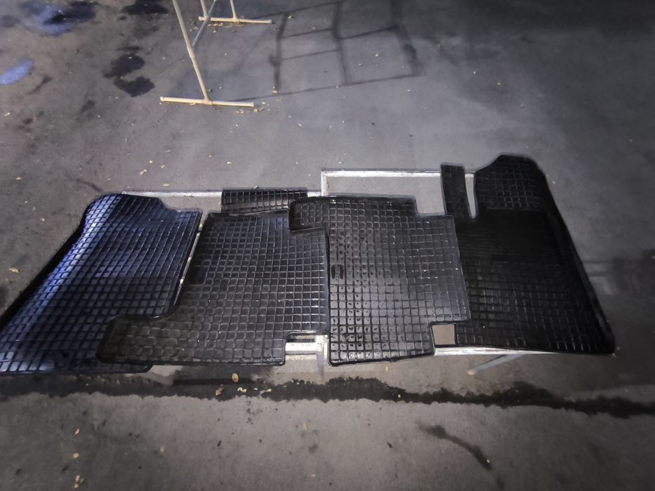 Продам полики на Nissan Patrol