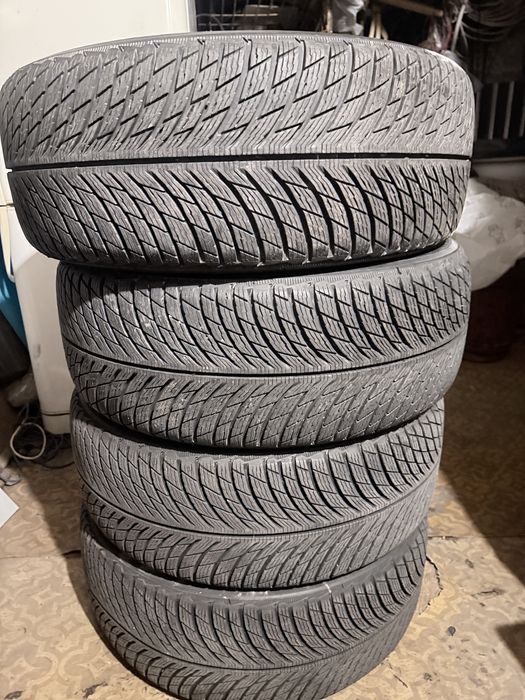 Продам шины зима липучка  245.45 r20