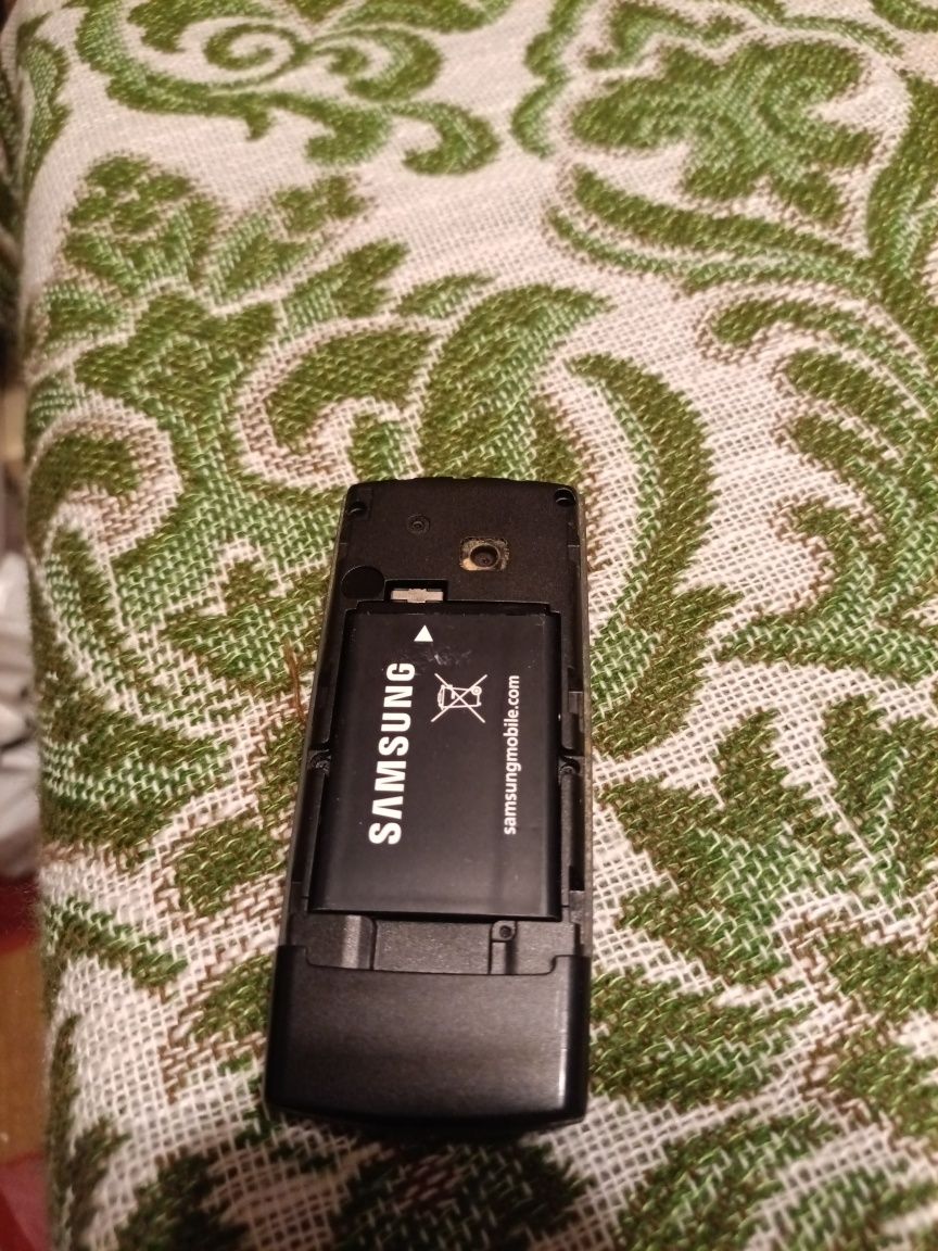 Telefon Samsung de colecție (cu butoane și camera)
