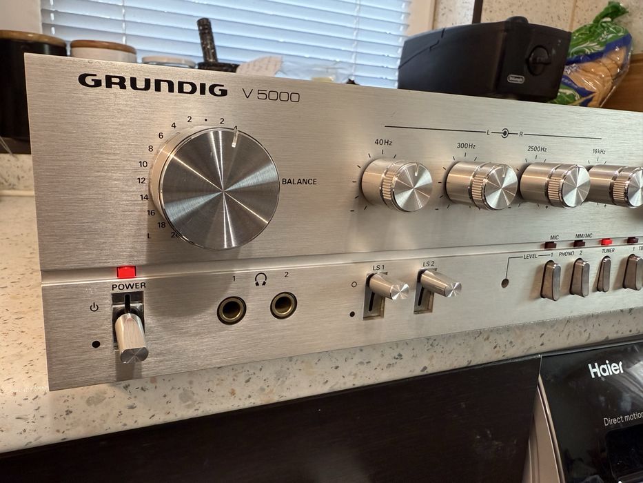 Grunding V5000 Качествен стерео усилвател