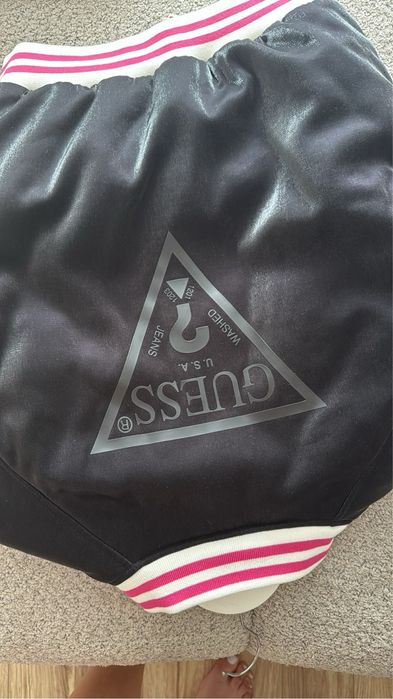 Яке на Guess