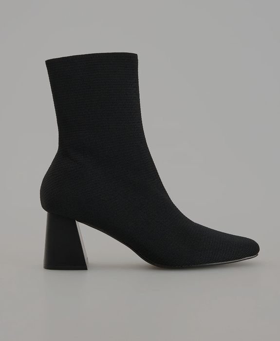 Дамски боти на ток