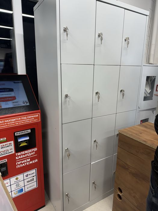 Шкаф хранения с ячейками