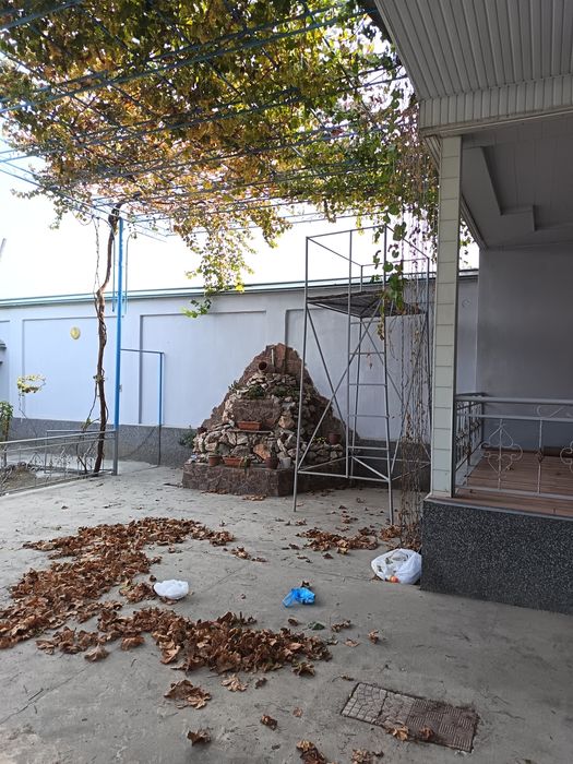 Hovli uy sotiladi tayyor