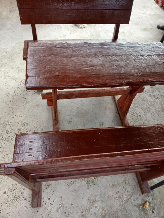 Banci din lemn si mese