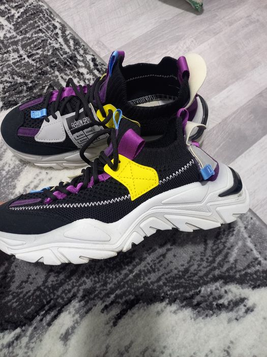 Женские кроссовки