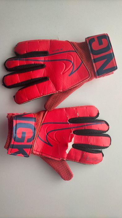 Вратарьские перчатки