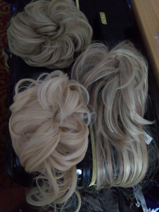 Женские шиньоны, парики, удлинители волос