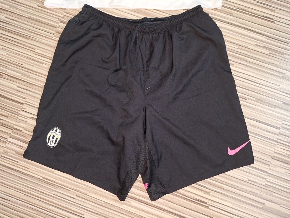 Compleu Nike Juventus L/XL nou cu etichetă.