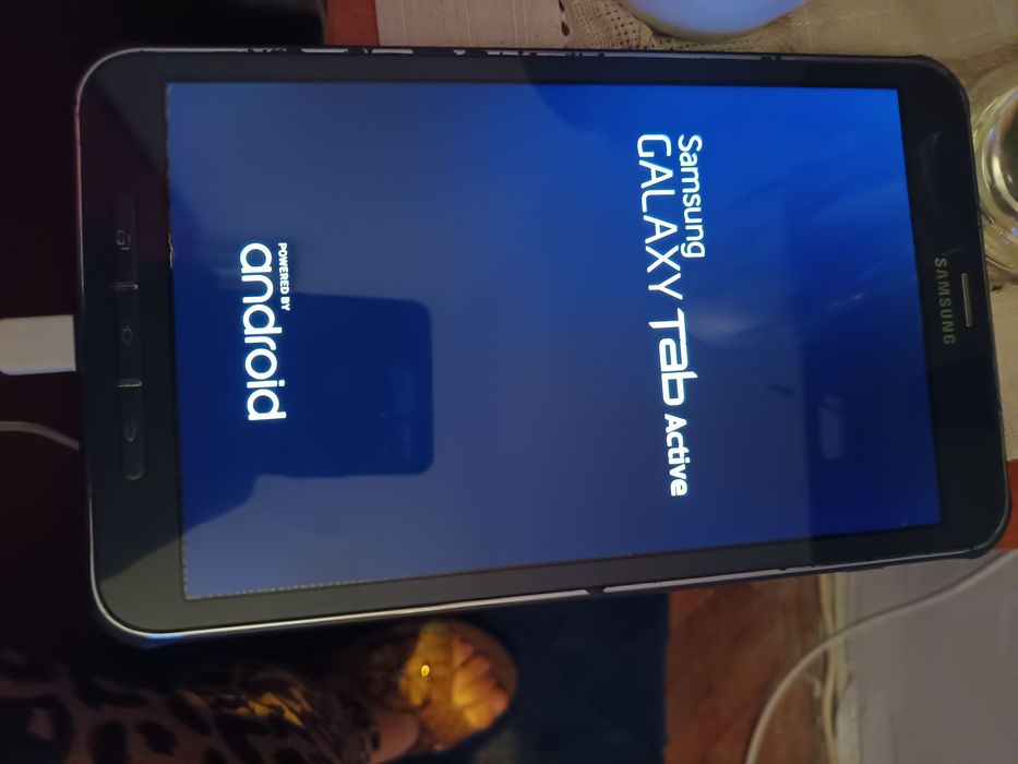 Vând tableta Samsung Galaxy