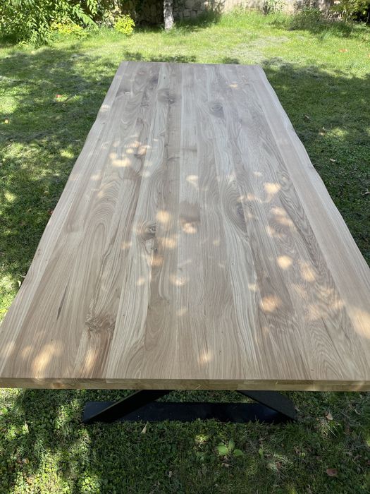 Маса от доб масив с естествен ръб