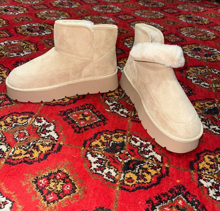 Ayollar uchun qiyshgi oyoq kiyim