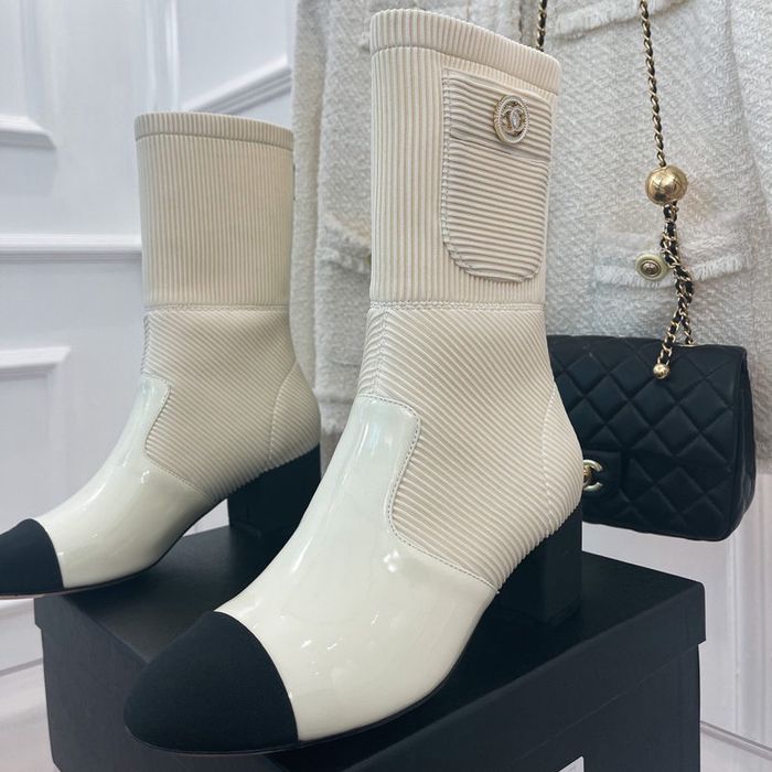 Cizme elegante C.H.A.N.E.L-Reducere la jumătate de preț!