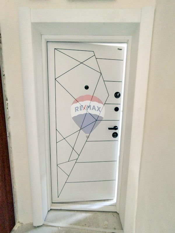 Продава се Двустаен апартамент в Варна, Виница - 75 кв.м за 1447 €/кв.м - Снимка #3