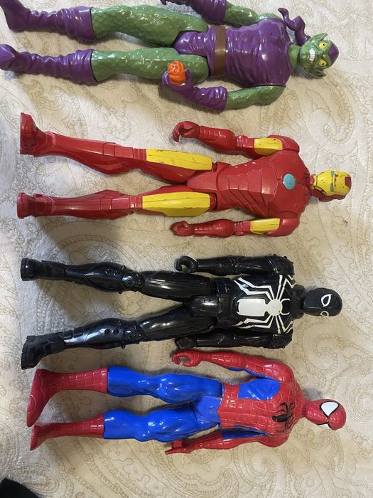 Figurine mari  din plastic