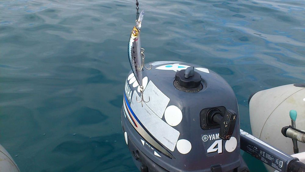 Продавам Комплект: Лодка Corelli + Двигател Yamaha 4 к.с. (Не е нова)