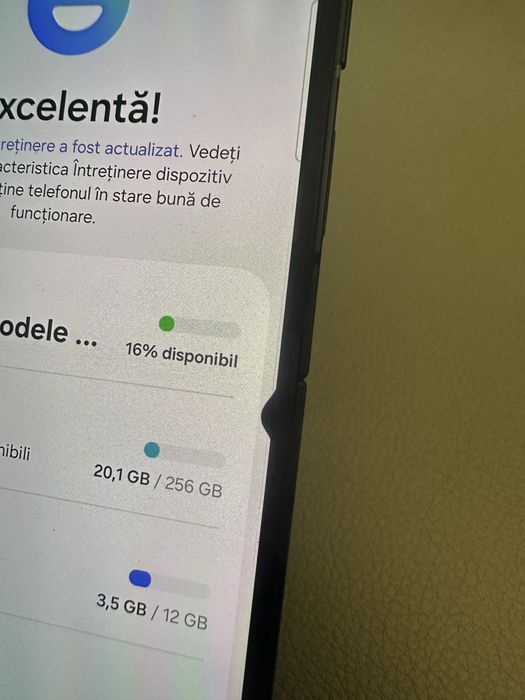 Samsung Galaxy Z Flip 6, 12GB RAM, 256GB, stare bună,