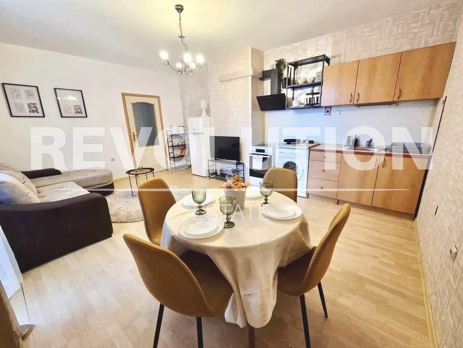 Дава се под наем Двустаен апартамент в Варна, Левски - 72 кв.м за 550 € - Снимка #1