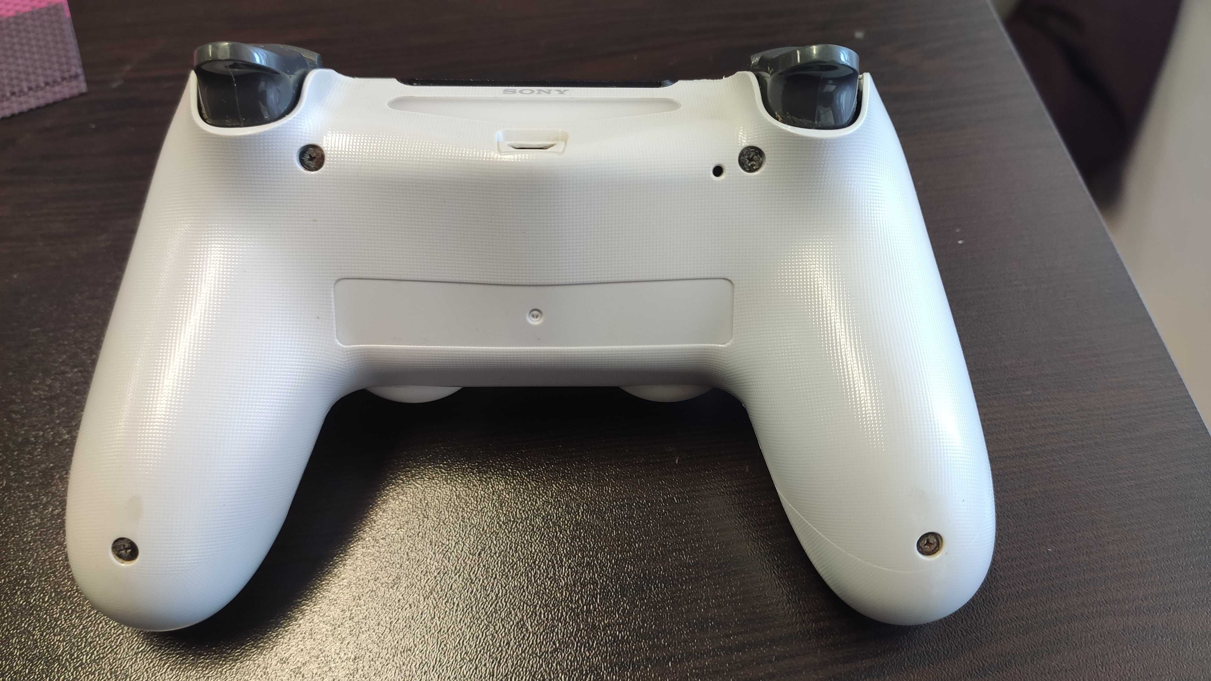 Джойстик за PS4 бял
