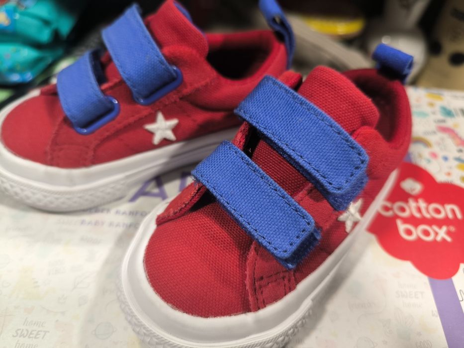 Маркови обувки за момиче 19-21 номер - Geox, Converse, Kickers, Apawwa