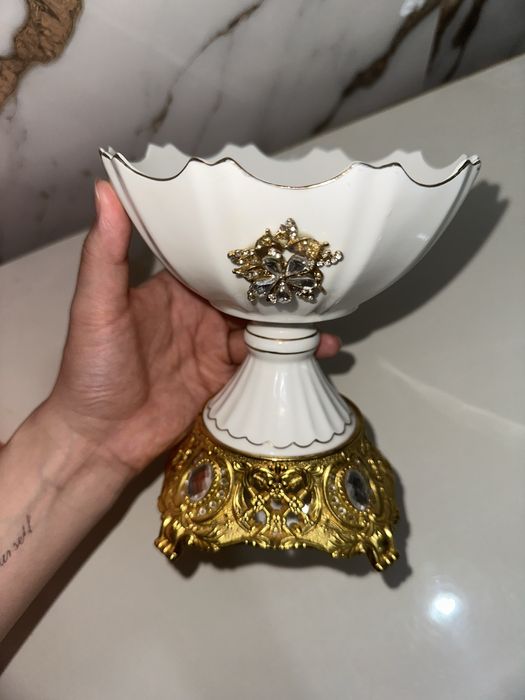 Үстелді әдемілендіре түсетің ыдыстаор