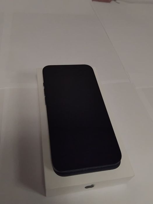 Vand iphone 13 urgent